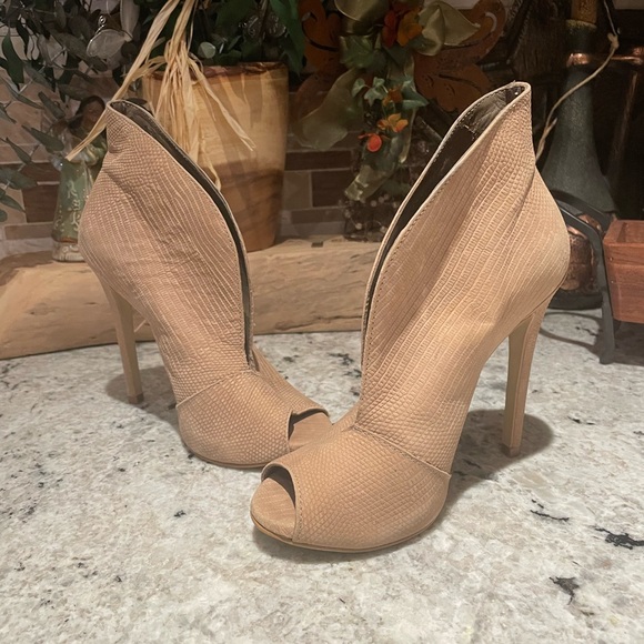 Steven by Steve Madden Women's Tan Pumps - Picture 1 of 7